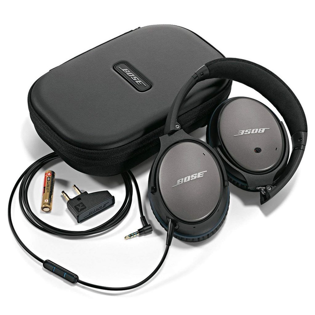 Der Bose QuietComfort 25 bietet einen umfangreichen Lieferumfang.
